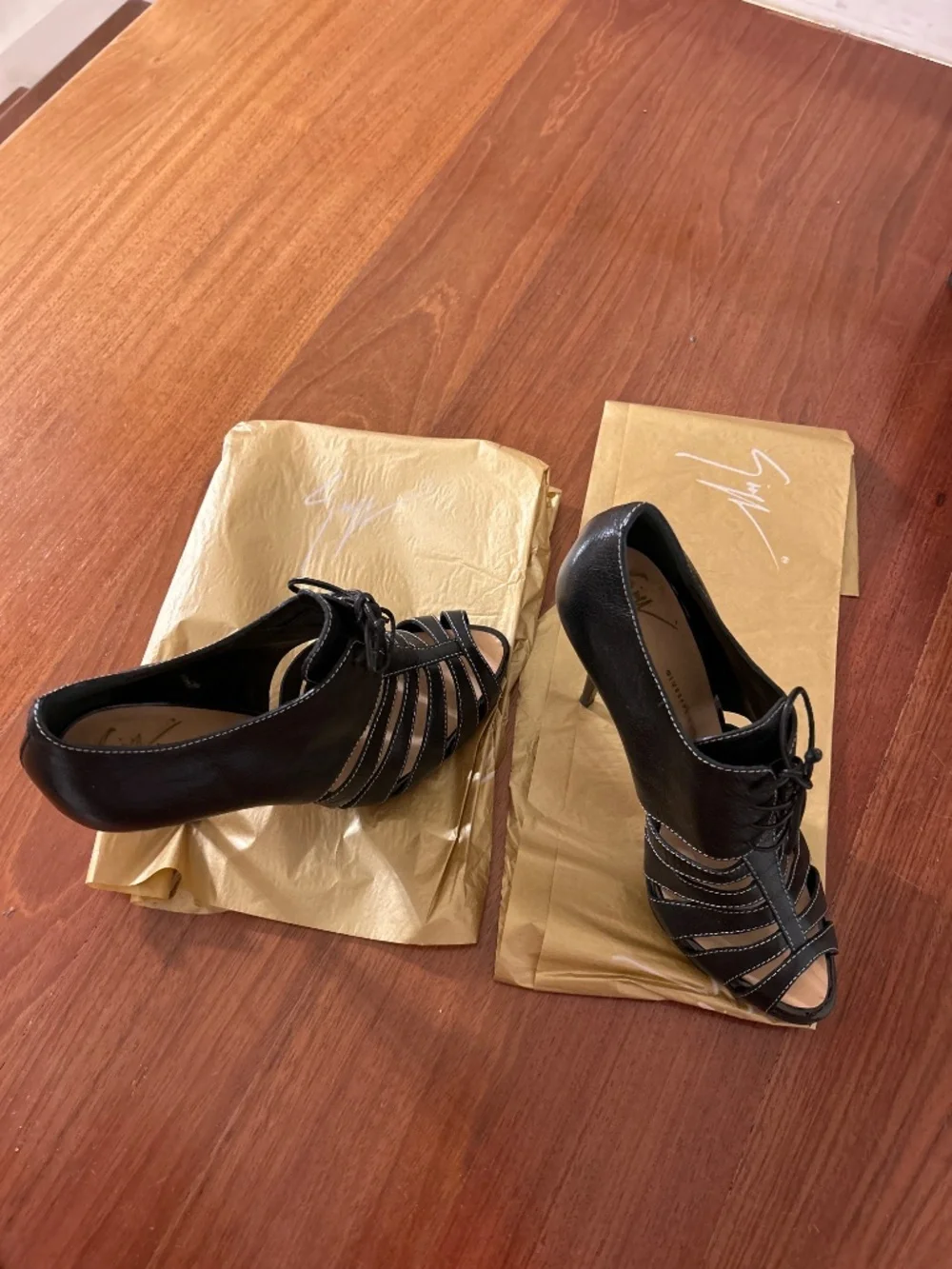 Brand New Giuseppe Zanotti Black Leather Shoes SZ 7 1/2 NWT - Picture 4 of 6